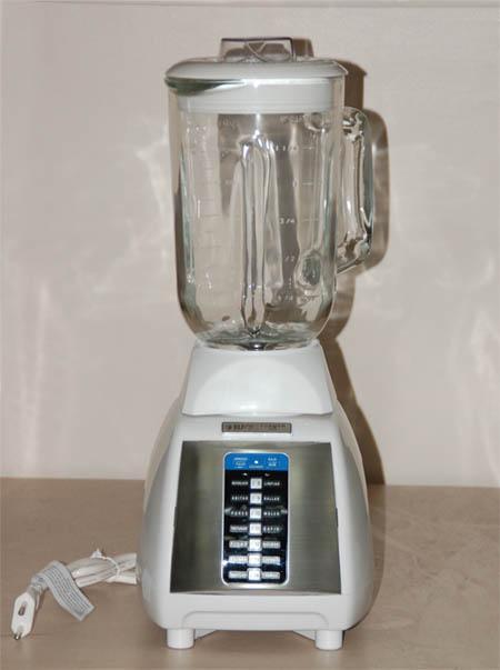 kitchen tools and blender decker black blender for 220  220 Decker BLP14600DG Volts  & Black