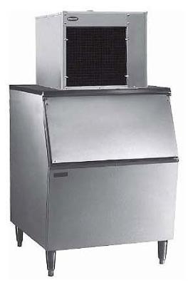 Manitowoc QD-0272A - Undercounter Cube Ice Machine - Compact 280 lb.  Production, 100 lb. Storage Capacity