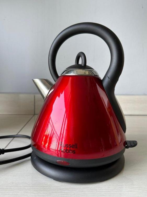 https://www.samstores.com/media/products/31487/750X750/russell-hobbs-21885-legacy-quiet-boil-electric-kettle-red-17.jpg